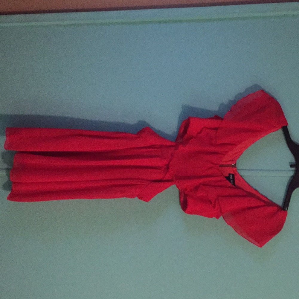 Medium worn few times no stains dress